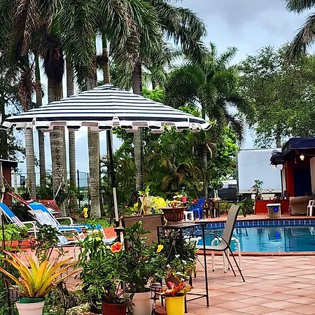Angels Village Hotel & Mini-Zoo